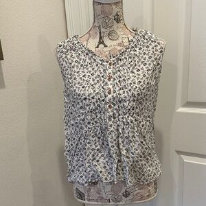 HOLDING HORSES Blue and White Floral Sleeveless Blouse